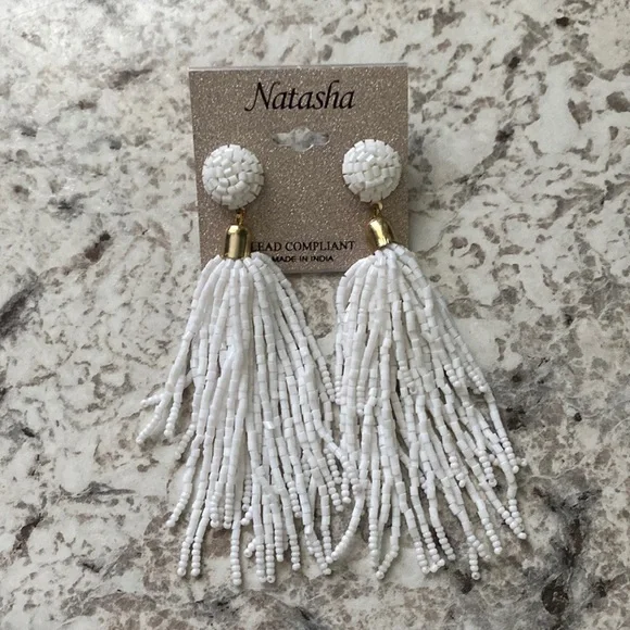 ❤️SOLD❤️Earrings dangling white beaded - Picture 1 of 2